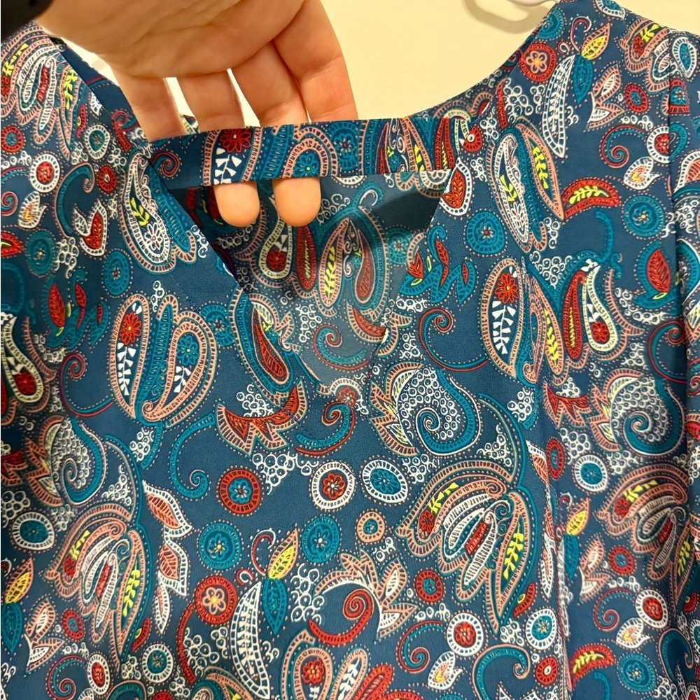 2/$30 LOFT - Colorful Blue Paisley Print Short Sleeve Blouse Size Medium - Picture 11 of 11